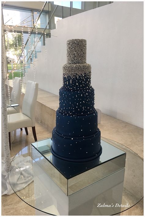 Wedding Cake Dark Blue, Navy Blue Quinceanera Ideas, Navy Blue Wedding Cake, Blue Quinceanera Ideas, Royal Blue Cake, Navy Blue Wedding Cakes, Navy Blue Wedding Theme, Blue Sweet 16, Blue Wedding Cake