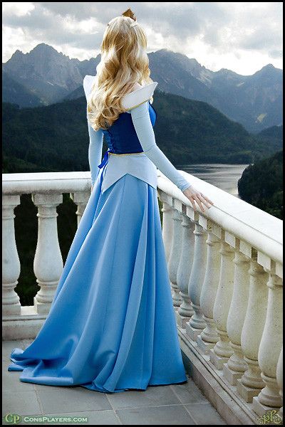 Putri Aurora, Aurora Cosplay, Sleeping Beauty Cosplay, Cinderella Hair, Historical Clothes, Cinderella Costume, Disney Face Characters, Princess Cosplay, Disney Side