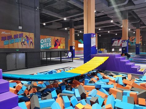 Quanzhou Pokiddo Trampoline Park Swing Bridge Park Swings, Foam Pit, Indoor Trampoline Park, Indoor Amusement Parks, Indoor Playroom, Park Games, Indoor Family, Team Building Games, Indoor Trampoline