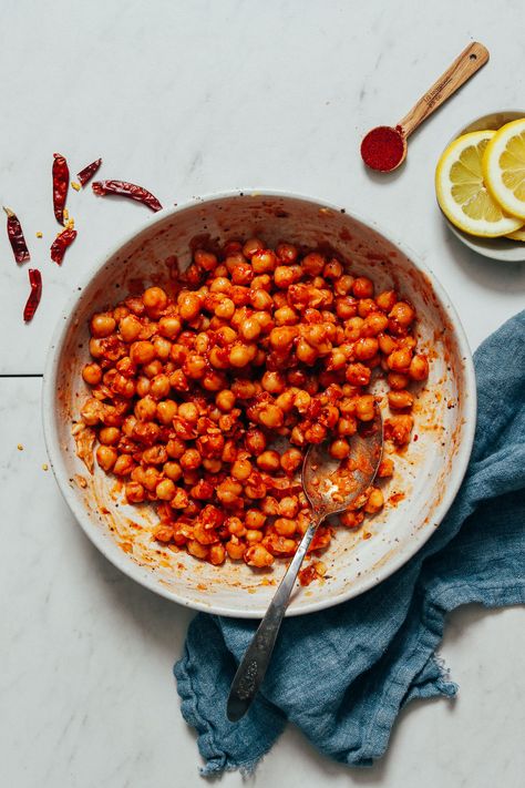 Harissa Chickpeas, Marinated Chickpeas, Glutenfree Recipe, Perfect Salad, Minimalist Baker, How To Cook Beans, Chickpea Recipes, Middle Eastern Recipes, Vegan Dishes