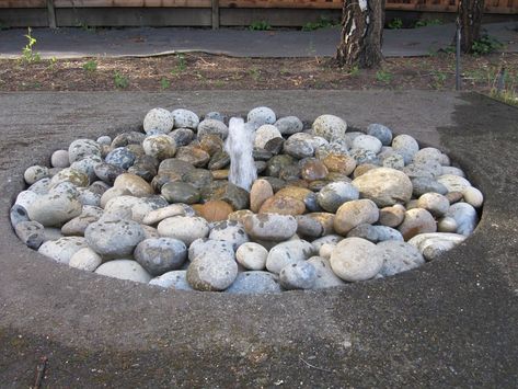 Use tumbled glass instead of rock and add an actual fountain and this is what I have in mind—pool-less is safer for the front yard Diy Water Feature, Rock Fountain, Diy Water Fountain, Outdoor Water Feature, Outdoor Water Features, Diy Garden Fountains, Fountains Backyard, Diy Fountain, Solar Fountain