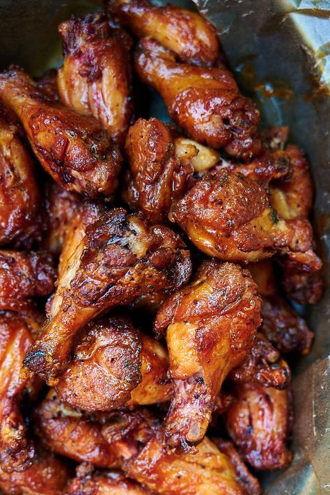 Crispy rotisserie chicken wings cooked to perfection. A must try. Fried Rotisserie Chicken, Rotisserie Chicken Wings Recipes, Rotisserie Basket Recipes, Rotisserie Chicken Wings, Sticky Honey Garlic Chicken, Health Chicken Recipes, Rotisserie Recipes, Bbq Rotisserie, Roasted Chicken Wings