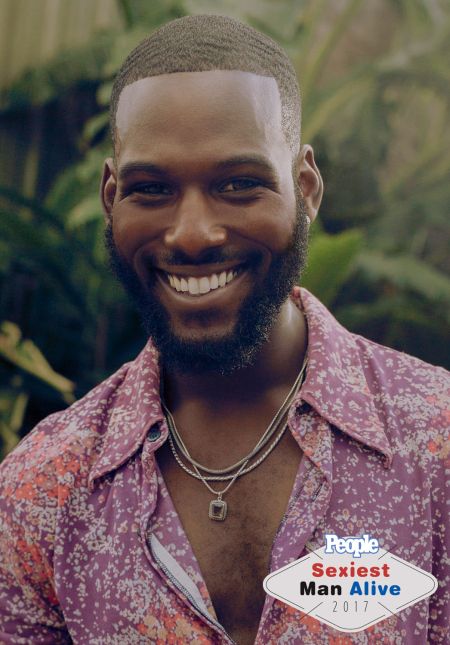 Black Man Laughing, Kofi Siriboe, Man Laughing, Hood Men, Dark Skin Men, Black Hood, Cute Black Guys, Beard Gang, Celebrity Dads