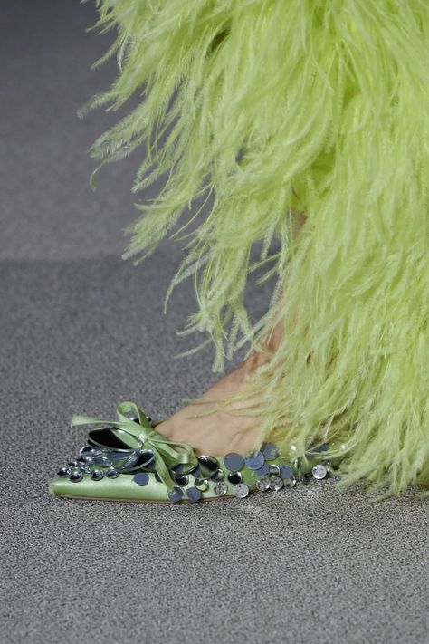 Giambattista Valli Fall 2024 Couture Collection | Vogue Giambattista Valli Shoes, 2024 Couture, Fashion Runway Show, Color Forecasting, Color Trends Fashion, Copenhagen Fashion Week, Runway Trends, Runway Looks, Print Trends