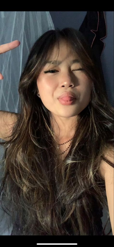 Filipino Wispy Bangs, Hair Inspo Color Filipino, Tan Asian Brown Hair, Hair Dye Ideas Asian, Black Hair With Brown Highlights Asian, Asian Wispy Bangs Long Hair, Asian Hair Dye Ideas, Asian Hair Dye, Tan Asian