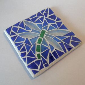 Mosaic Projects Easy, Dragonfly Mosaics, Simple Mosaic Patterns, Mosaic Pavers, Mosaic Dragonfly, Dragonfly Mosaic, Mosaic Coasters, Mug Stand, Easy Mosaic