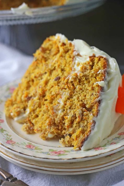 Indulge in the ultimate carrot cake experience without nuts! Our moist and delicious recipe is perfect for any occasion. Get the recipe here! Moist Carrot Cake Recipe, Brown Sugar Carrots, Moist Carrot Cake, Sugar Carrots, Homemade Graham Cracker Crust, Honey Cream, Orange Honey, Brown Sugar Recipes, Moist Carrot Cakes