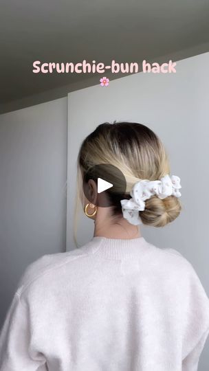 Scrunchies Hairstyles, Bun Hack, The Bun, Homecoming Hairstyles, Scrunchie Hairstyles, Hair Dos, Hair Claw, Hair Updos, Hair Hacks