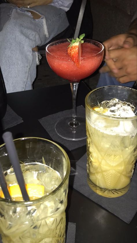 Rio Drink, Friends Party Night, Rauch Fotografie, Faux Snap, Pretty Alcoholic Drinks, Shots Alcohol, Alcohol Aesthetic, Snap Friends, Foto Fake