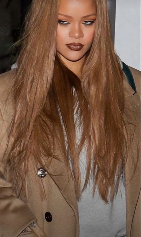 Light Caramel Brown Hair, Rihanna Blonde, Ginger Brown Hair, Light Caramel Brown, Caramel Brown Hair, Copper Light, Ash Brown Hair, Brown Copper, Copper Brown