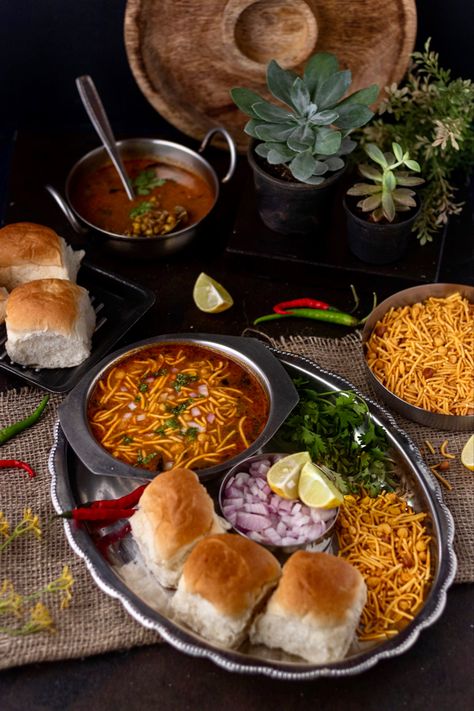 #misalpav #foodstyling #foodphotography #indianfoodrecipes #foodrecipe #maharashtrianfood #cuisine Maharashtrian Food Photography, Masala Papad Photography, Indian Street Food Photography, Misal Pav Photography, Modern Indian Food Photography, Misal Pav Recipes, Sprouted Lentils, Misal Pav, Indian Food Photography