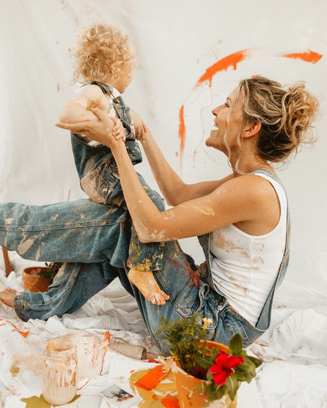 What a fun and messy shoot! 🥹❤️ when I found out Samantha is an artist I knew this trendy shoot would be perfect for her! Although it was a chaotic shoot, I love when a toddler is just being a toddler because you truly get the best shots! Love seeing all the mommy and me painting sessions and their twists! We painted flower pots instead of canvases! 🎨🖌️🪜🌻 #tampaphotographer #stpetephotographer #mommyandme #artistsoninstagram #mommyandmephotoshoot #motherhoodphotography #creativephotography #... Mom And Son Paint Photoshoot, Mother Daughter Painting Photoshoot, Mom And Kid Paint Photoshoot, Paint Session Photography, Outdoor Painting Photoshoot, Fall Photoshoot Mini Sessions, Busy Mom Aesthetic, Paint Family Photoshoot, Painting Nursery Photoshoot