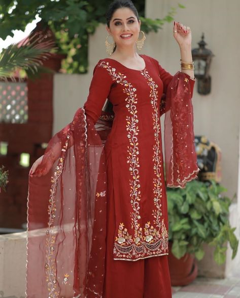 Blouse Pattern Indian, Indian Fashion Modern, Punjabi Suits Party Wear, Punjabi Suits Designer Boutique, Embroidery Suits Punjabi, Salwar Suits Party Wear, Desi Wedding Dresses, Indian Fashion Trends, Designer Punjabi Suits