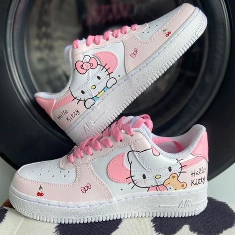 Custom Hello Kitty, Cute Casual Shoes, Hello Kitty Shoes, Air Max 200, Kitty Clothes, Nike Shoes Air Force, Hello Kitty Clothes, Preppy Shoes, Pretty Shoes Sneakers