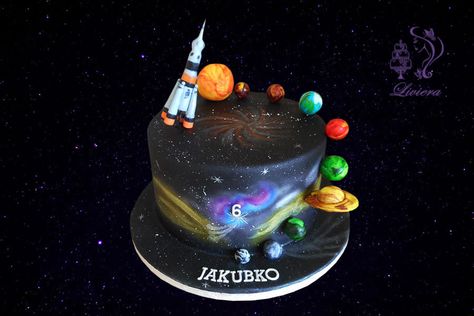 cosmos - cake by Liviera Cosmos Cake, Blue Moon Cake, Solar System Cake, Alien Cake, Rocket Cake, Planet Cake, Pig Birthday Cakes, Galaxy Cake, Dinosaur Birthday Cakes