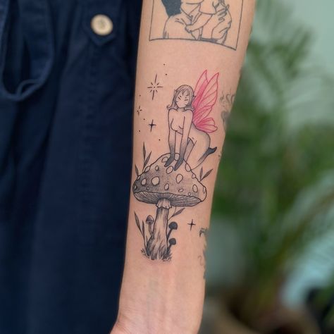 Ephemeral Tattoo, Mushroom Tattoos, Inspiration Tattoos, Geniale Tattoos, Tiny Tattoo, Aesthetic Tattoo, Dream Tattoos, Small Tattoo, Skin Art