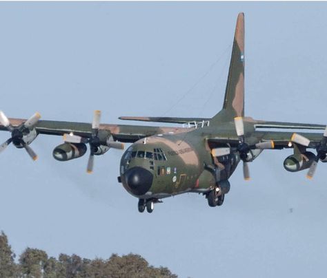 Lockheed C-130B Hércules. /94 C 130 Hercules, Special Forces Logo, C130 Hercules, Ac 130, Fixed Wing Aircraft, Us Military Aircraft, Cargo Aircraft, C 130, Military Hardware