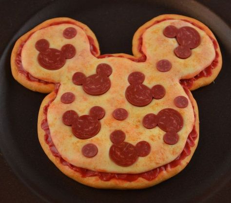 Mickey Mouse Pizza, I Love Disney, Pizza Shapes, Cute Pizza, Love Disney, Kawaii Cooking, Cute Baking, Easy Food Art, Doll Food