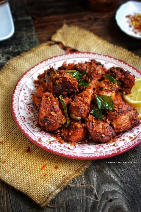 Calicut Paragon Style Payyoli Chicken Fry – Savory&SweetFood Chicken Curry Recipes, Chicken Starter Recipes, Chicken Fry, North Indian Recipes, Chicken Snacks, Spicy Chicken Recipes, Healthy Indian Recipes, Mutton Recipes, Kerala Food