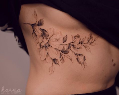 Delicate and airy tattoos for girls from Karolina Szymańska Stomach Tattoos Women, Rib Tattoos For Women, Tattoos For Girls, Hip Tattoos Women, Inspiration Tattoos, Delicate Tattoo, Stomach Tattoos, Shoulder Tattoos For Women, Best Sleeve Tattoos