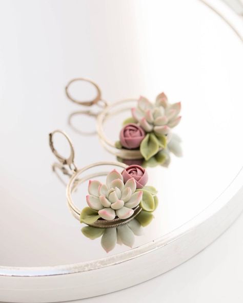 Succulent Jewelry/Iryna Chajka on Instagram: “Delicate dangle succulents earrings❤️ I made them for order)  #eteniren #succulents #succulentsofinstagram #succulent #succulove…” Polymer Clay Succulent Earrings, Polymer Succulents, Clay Succulents Diy, Succulent Clay, Polymer Clay Succulent, Succulent Earrings, Polymer Clay Recipe, Clay Recipe, Cactus Jewelry