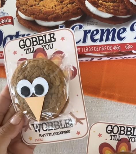 Thanksgiving Treats Classroom, Thanksgiving Preschool Class Gifts, Cute Thanksgiving Gifts For Teachers, Oatmeal Pie Turkey Craft, Thank You Gifts From Students, Turkey Treats For Kids Classroom, Thanksgiving Snack Preschool, Thanksgiving Snacks For Classroom, Kids Thanksgiving Party Food