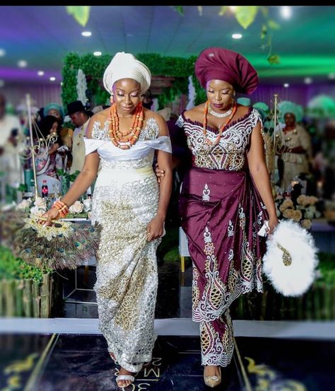 George Fabrics , George Asoebi on Instagram: “We love this Sister Bride Moment ❤️❤️ We all have that sister We want to shine beside us on our day of Glory 😍😍 Our Classy Bride and her…” George Nigerian Styles, Indian George Nigerian Styles, George Styles, Sister Bride, Hausa Wedding, Classy Bride, Yoruba Bride, Igbo Bride, Igbo Wedding