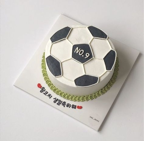 Football Inspired Cake, Football Birthday Cake For Men, Boys Cake Designs Birthday, Cake Designs Birthday For Boys, Simple Cake For Boys, Birthday Cake Designs For Boys, Boy Cake Design, Simple Cake Designs For Men, Cake Design For Boys