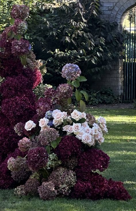 Burgundy Floral Arrangements, Burgundy Wedding Ceremony, Red Flower Arrangements, Fuschia Wedding, Willow Tree Wedding, Modern Floral Arrangements, Forest Theme Wedding, Flower Artists, Purple Burgundy