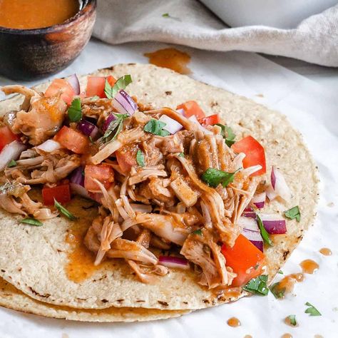 Slow Cooker Jackfruit Carnitas Jackfruit Chicken, Fruit Taco, How To Cook Jackfruit, Jackfruit Carnitas, Jackfruit Sandwich, Jackfruit Tacos, Canned Jackfruit, Vegan Crockpot Recipes, Vegan Crockpot