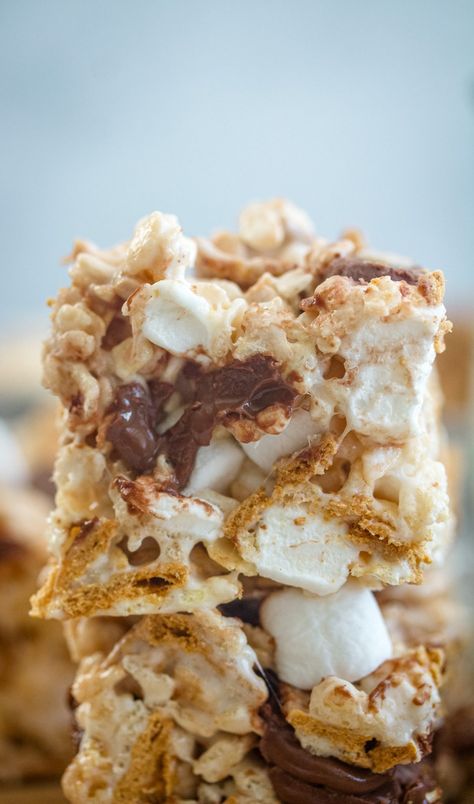 S'mores Rice Krispies Treats – 5 Boys Baker Simple Baking Ideas, Dessert Ideas Simple, Smores Dessert, Simple Baking, Fall Baking Recipes, Holiday Baking Recipes, Quick Dessert Recipes, Rice Krispies Treats, Krispies Treats