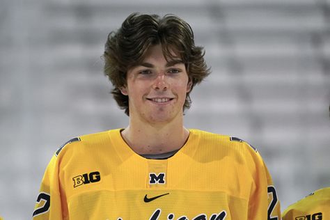 I Love Hockey Boys, Jack Hughes Hockey, Michigan Wolverines Hockey, Owen Power, Carter Hart, Kent Johnson, Cute Hockey Players, Adam Fox, Michigan Hockey