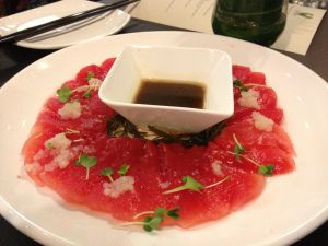 Watermelon Sashimi, Tuna Healthy, Vegan Staples, Celebrity Travel, Sushi Rolls, Tempura, Healthy Snacks Recipes, Mochi, Vegan Vegetarian