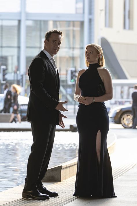 Style Lessons From Succession Succession Aesthetic, Tall Actors, Shiv Roy, Little Dorrit, Sarah Snook, Beauty Hair Color, Body Outfit, Matthew Macfadyen, Dress Images