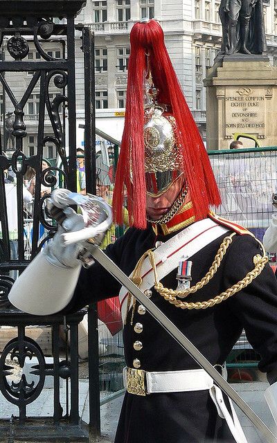 London England Photography, Men's Military Uniform, Royal Horse Guards, Military Dress Uniform, Queens Guard, British Army Uniform, British Gentleman, Horse Guards, British Armed Forces