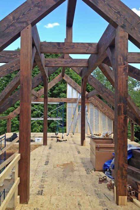 Post and beam vs timber frame: the difference is in how the timbers are connected. Yankee Barn Homes, Post And Beam Construction, Post And Beam Barn, Timber Frame Construction, Barn Homes, Post And Beam, Barndominium, Barn House, Timber Frame