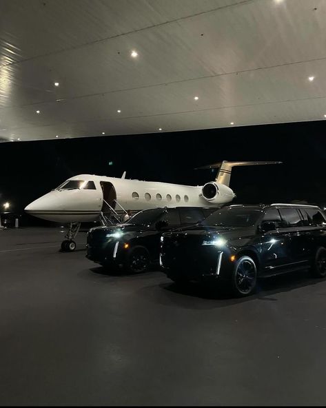 Private jet pick up with two Escalades Mafia Lifestyle, Singer Life, Monaco Lifestyle, Rich Holiday, Missed Calls, Private Plane, Life Board, Rich Lifestyle, Luxury Lifestyle Dreams