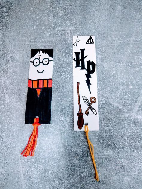 Marque-pages Harry Potter simple et facile à réaliser. Harry Potter Diy Crafts Easy, Harry Potter Diy Crafts, Harry Potter Day, Harry Potter Theme Birthday, Homemade Bookmarks, Cumpleaños Harry Potter, Whimsical Art Paintings, Festa Harry Potter, Anniversaire Harry Potter