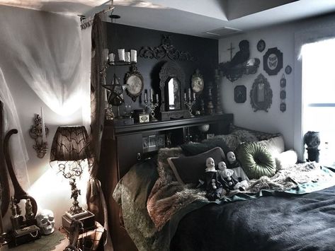 Gothic Bedroom Wall Shelves, Black Gothic Bedding, Goth Master Bedrooms Decor, Black Theme House Decor, Bedroom Decor Gothic, Grey Gothic Bedroom, Gothic Themed Bedroom, Classy Goth Bedroom, Light Gothic Bedroom