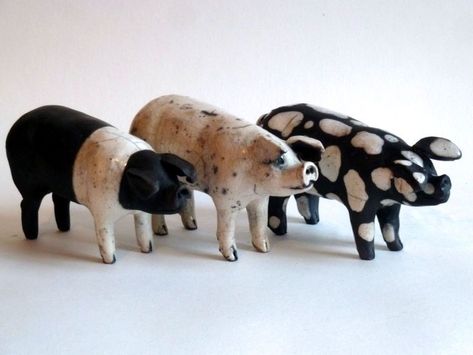 Pig Sculpture, Pottery Animals, Ceramic Art Sculpture, Pottery Painting Designs, Raku Ceramics, Raku Pottery, Ceramics Pottery Art, Ceramic Animals, Clay Art Projects