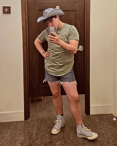 Silver shorts and cowboy hats from @pseudioinfo @silverjeansco #pseudiostylist #pseudiostyle #pseudio Shorts Outfit Men, Mens Shorts Outfits, Silver Shorts, Shorts Outfit, Cowboy Hat, Short Outfits, Cowboy Hats, Cowboy, Mens Outfits