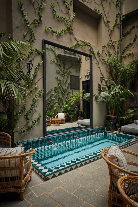 Riad Design, Palm Springs Pool, Marrakech Riad, Indoor Swimming Pool, Casa Vintage, Building A Pool, Patio Interior, Grand Homes, Indoor Swimming