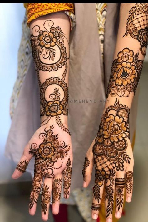 Front Hand Mehndi Design, Front Hand Mehndi, Mehndi Designs Simple, Hand Mehndi Design, Finger Henna Designs, Mehndi Designs Bridal Hands, Simple Mehndi Designs Fingers, Very Simple Mehndi Designs, Full Mehndi Designs