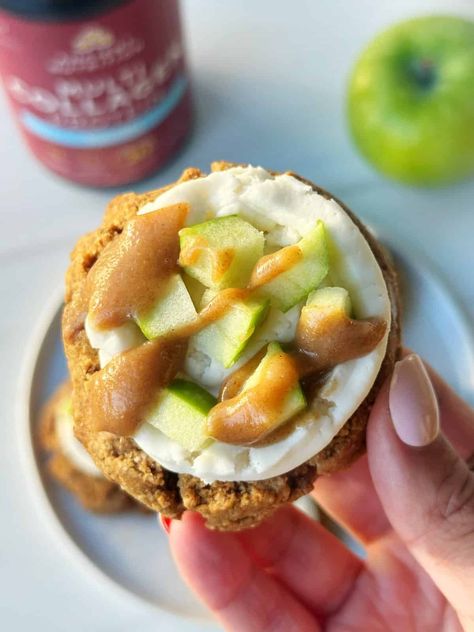 Gluten Free Crumbl Cookies (Caramel Apple) - Lesswithlaur Copycat Crumbl Cookies, Fun Fall Desserts, Famous Cookies, Spiced Applesauce, Caramel Apple Cookies, Cookies Light, Crumbl Cookies, Cookies Gluten Free, Apple Cookies