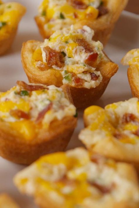 Jalapeno Popper Cups vertical Superbowl Party Appetizers, Jalapeno Wonton Poppers, Jalapeno Popper Recipes, Jalapeño Poppers, Poppers Recipe, Superbowl Appetizers, Muffin Tin Recipes, Super Bowl Party, Jalapeno Poppers