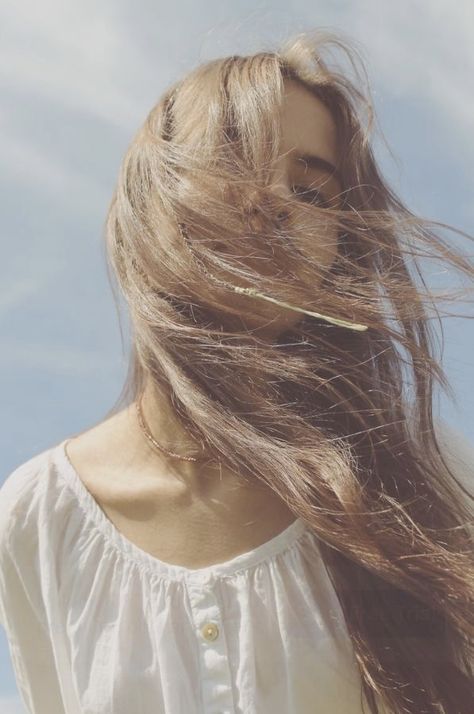 Hair Blown By Wind, Photography Major, Flowy Hair, Wind Blown Hair, Air Photography, Hair In The Wind, Basic French Words, Dream Video, Hair Photography