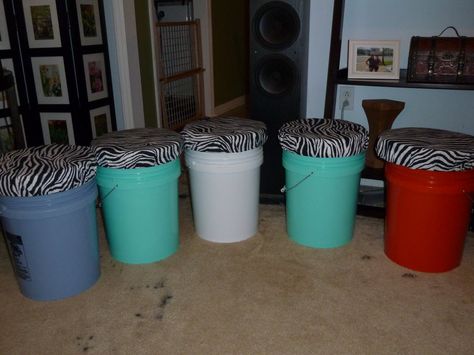 Pinkture Perfect: DIY Diy Dorm Decor, Diy Bucket, Bucket Ideas, Diy Stool, Dorm Diy, Diy Camping, Camping Fun, Camping Survival, Camping With Kids