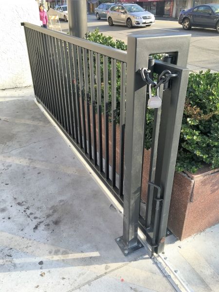 Small Driveway Gate, Drive Gates Ideas, Sliding Gates Driveway, Sliding Metal Gate Design, Gate Fence Design, Sliding Gates Design, Sliding Iron Gate, Sliding Gate Driveway, Metal Gate Ideas