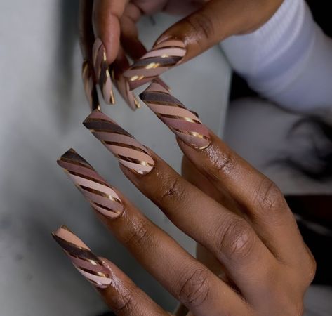 Vegas Nails Ideas, Brown Nail Design, Ny Nails, Hollywood Nails, Vegas Nails, Brown Acrylic Nails, Uk Nails, 3d Nail Designs, Brown Nail