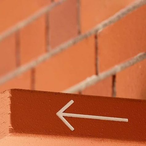 Brick Signage Design, Brick Signage, New Building, Arch Daily, Wayfinding Signage, Facade Design, School Architecture, The Building, Architecture Details